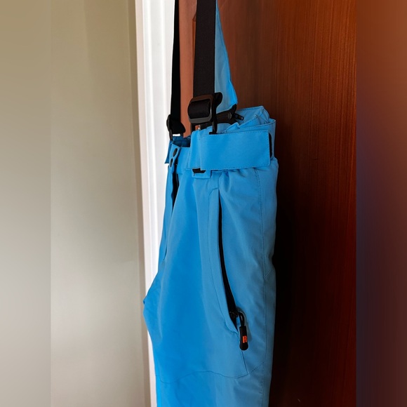 Ski or snowboarding jumper/pants. - Picture 2 of 3